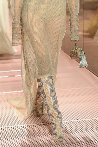 Look 15
